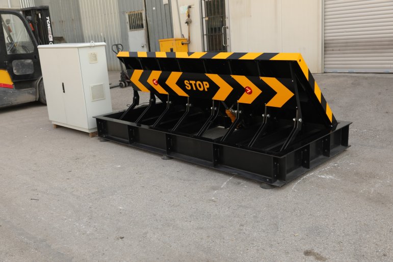 Shallow Mount Road Blocker,surface Mount Road Blocker,Defender Road Blocker,crash tested road blocker,telescopic road blocker,PAS68 DOS K4 K8 K12 IWA Crach Tested Road Blocker